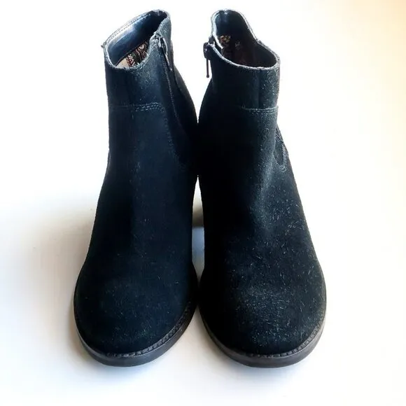Seychelles Black Suede Leather Round Toe Block Heel Ankle Boots / Booties 7.5