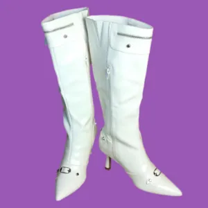 Shoe Dazzle White Boots Size: 7. NIB