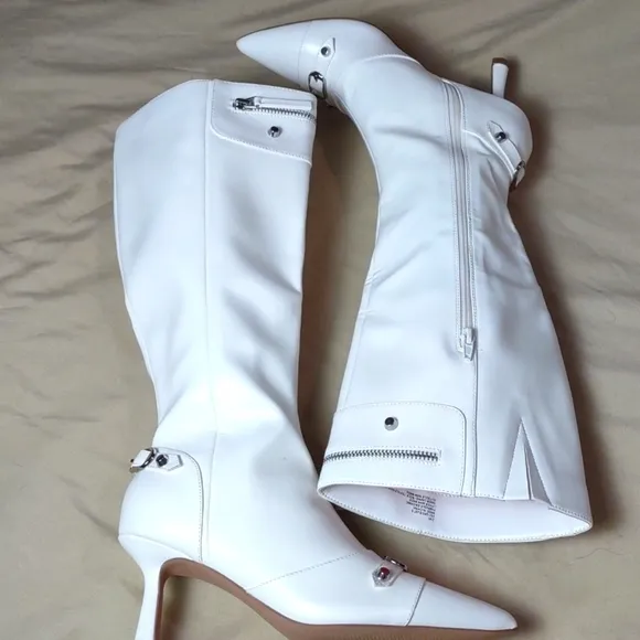 Shoe Dazzle White Boots Size: 7. NIB