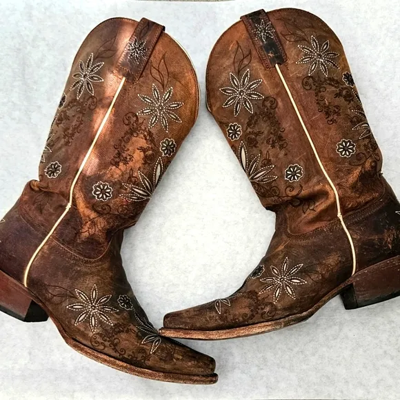 Shyanne Daisy snip toe embroidered cowgirl boots