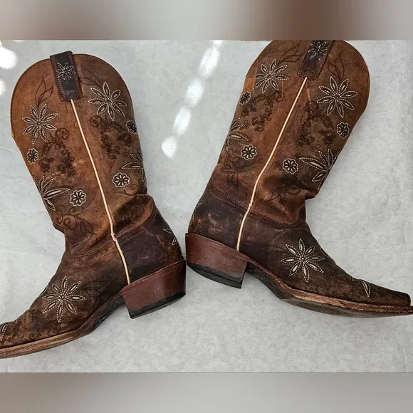 Shyanne Daisy snip toe embroidered cowgirl boots