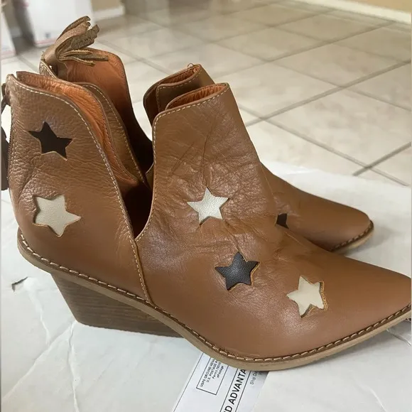 Silvia Cobos Shoot For The Moon Boots Honey, Various Sizes NWOB