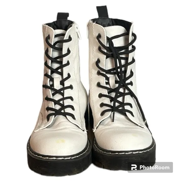 Sincerely Jules White Leather Harley Lug Combat Boots Size 10