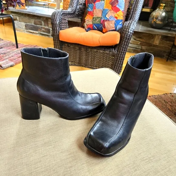 Sleek Black Woman's Ankle Boots with Chunky Heel, Size 10