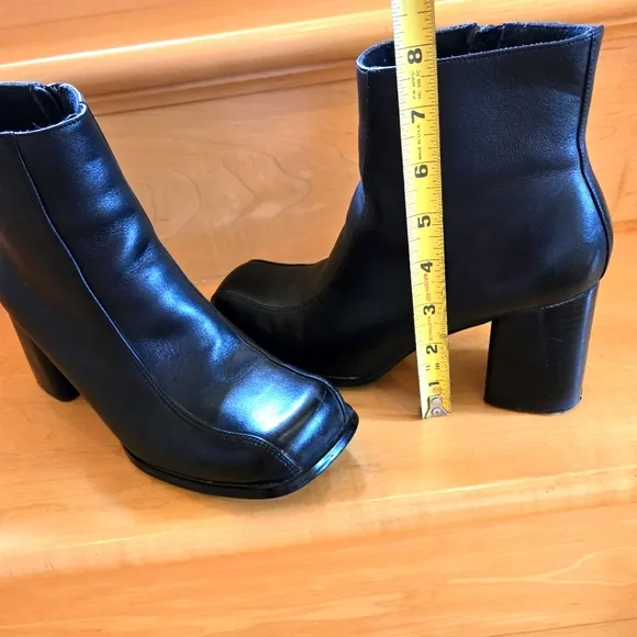 Sleek Black Woman's Ankle Boots with Chunky Heel, Size 10