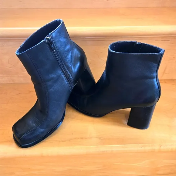 Sleek Black Woman's Ankle Boots with Chunky Heel, Size 10