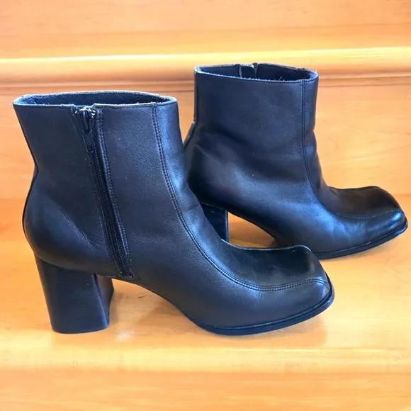 Sleek Black Woman's Ankle Boots with Chunky Heel, Size 10