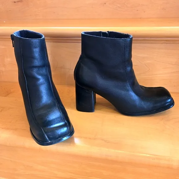 Sleek Black Woman's Ankle Boots with Chunky Heel, Size 10