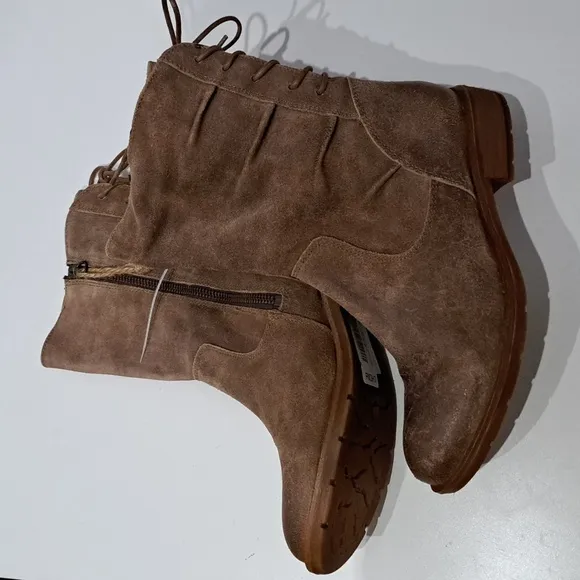 Sofft Sharnell Low Leather Lace-Up Boots
