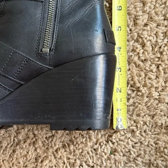 Sorel After Hours Black Wedge Heeled Boots Buckle Straps size 9.5