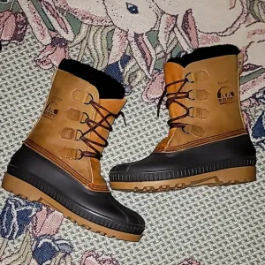 Sorel Badger Boots lined lace up brown logo snow boot