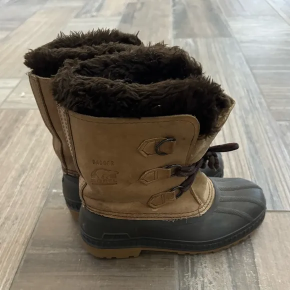 Sorel badger snow boots size 4