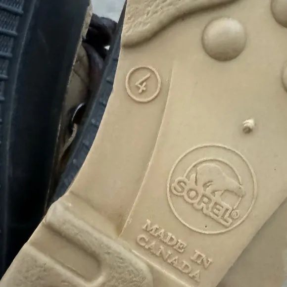 Sorel badger snow boots size 4