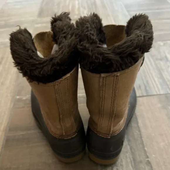 Sorel badger snow boots size 4