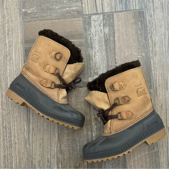 Sorel badger snow boots size 4