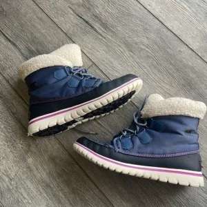Sorel boots Women's explorer carnival boot size 9.5 Blue boots