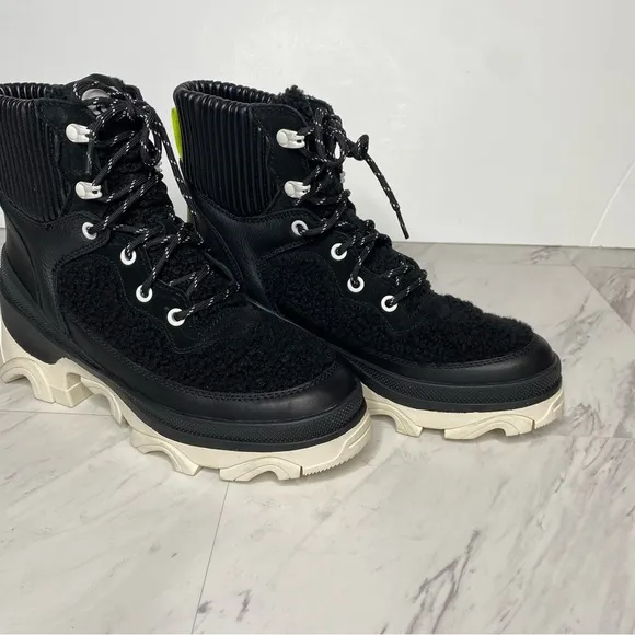 Sorel Brex Black Cozy Lace Up Chunky Sole Boot 8