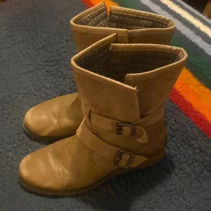 Sorel buckle boots