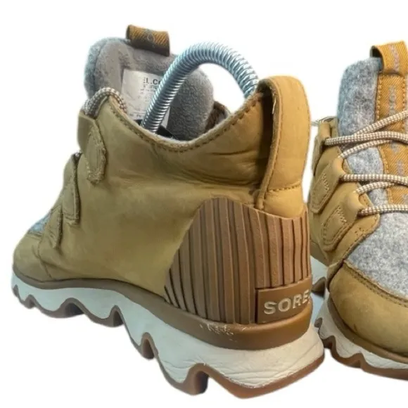 Sorel Caribou Leather Boot women’s Tan and Gray Lace-Up hiking Boots 6