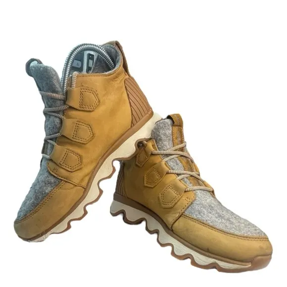 Sorel Caribou Leather Boot women’s Tan and Gray Lace-Up hiking Boots 6