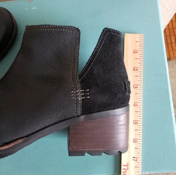 Sorel Cate Cutout Boots Black Leather Suede Waterproof Bootie 8.5