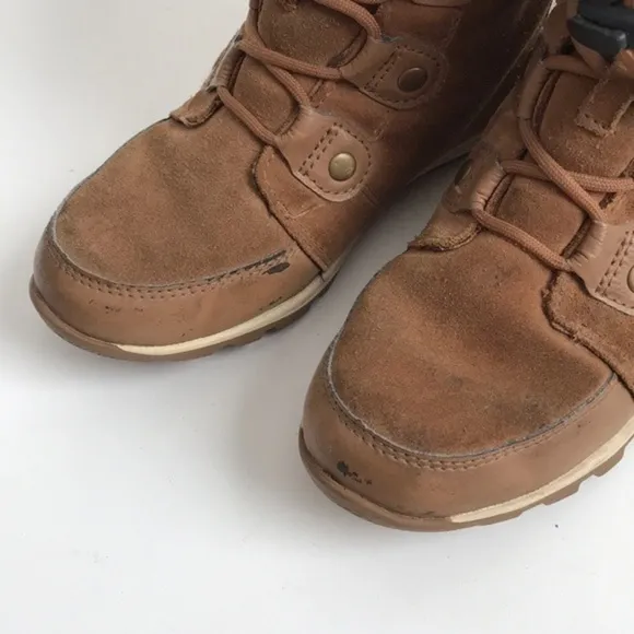 Sorel Childrens Whitney Suede Leather Boots size 4