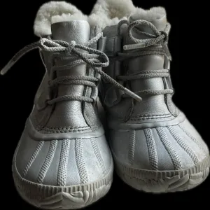 Sorel Disney silver leather snow boots w shearling lining US 6.5, EU 37.5