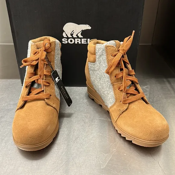 SOREL Evie ankle waterproof lace-up boots. New in box.