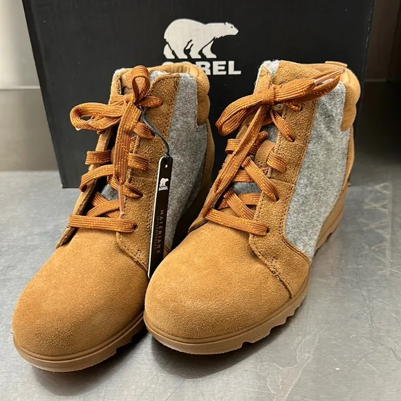 SOREL Evie ankle waterproof lace-up boots. New in box.