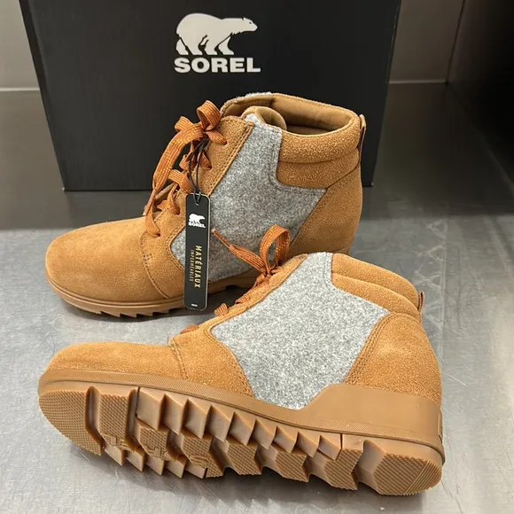 SOREL Evie ankle waterproof lace-up boots. New in box.