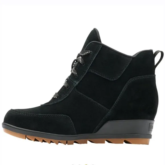 Sorel Evie Sport Lace Up Black Suede Size 6