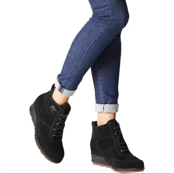 Sorel Evie Sport Lace Up Black Suede Size 6