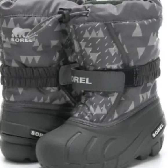 Sorel green insulted kids winter snow boot size 4 excellent loved…