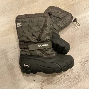 Sorel green insulted kids winter snow boot size 4 excellent loved…