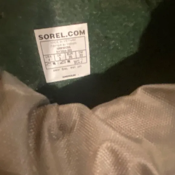 Sorel green insulted kids winter snow boot size 4 excellent loved…