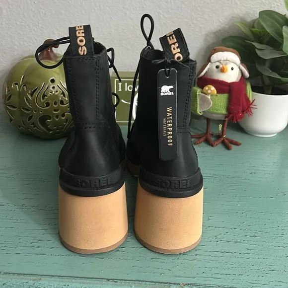 Sorel Hi-Line Heel Lace boots SZ 9 box RC