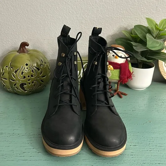 Sorel Hi-Line Heel Lace boots SZ 9 box RC