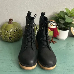 Sorel Hi-Line Heel Lace boots SZ 9 box RC