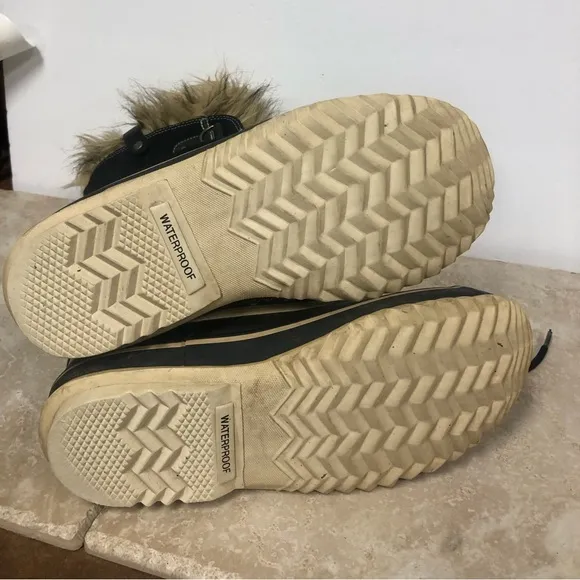Sorel Joan of Arctic Waterproof Boots Size 9