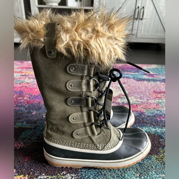 Sorel Joan of Arctic Waterproof Olive Green Winter Boots Size 9 NEW