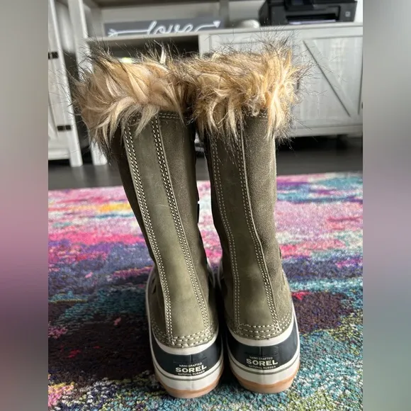 Sorel Joan of Arctic Waterproof Olive Green Winter Boots Size 9 NEW