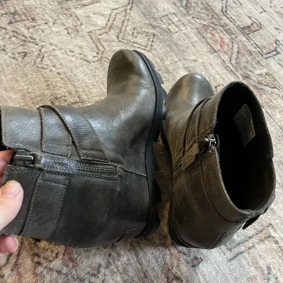 Sorel Joan of Arctic Wedge II Buckle Boots Women's 8.5 Gray Leather Bootie EUC