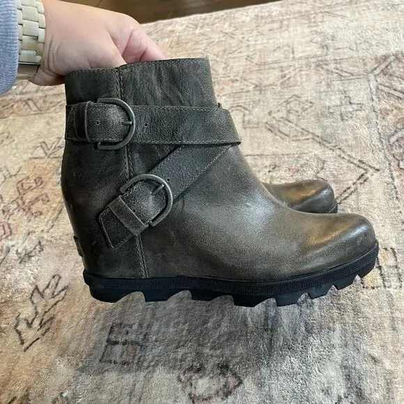 Sorel Joan of Arctic Wedge II Buckle Boots Women's 8.5 Gray Leather Bootie EUC