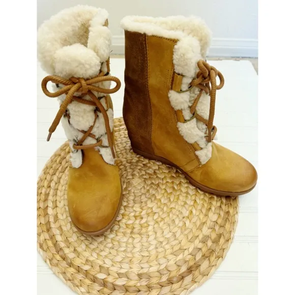 Sorel Joan of Arctic Wedge II Leather Shearling Boots 8