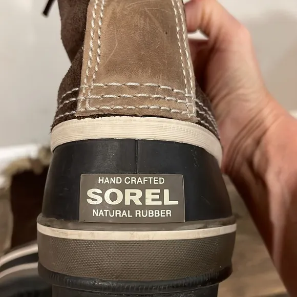 Sorel Joan of Arctic Women's Waterproof Boots 10. Suede and rubber.