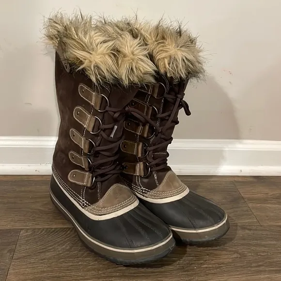 Sorel Joan of Arctic Women's Waterproof Boots 10. Suede and rubber.