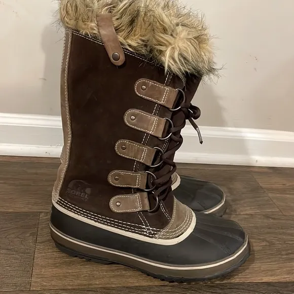 Sorel Joan of Arctic Women's Waterproof Boots 10. Suede and rubber.