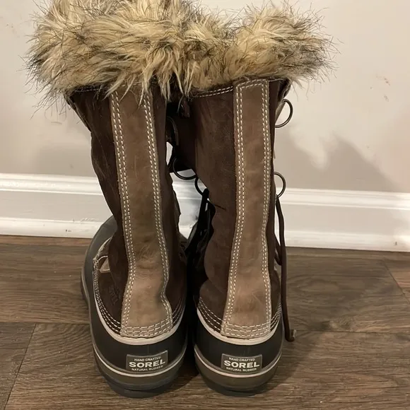 Sorel Joan of Arctic Women's Waterproof Boots 10. Suede and rubber.