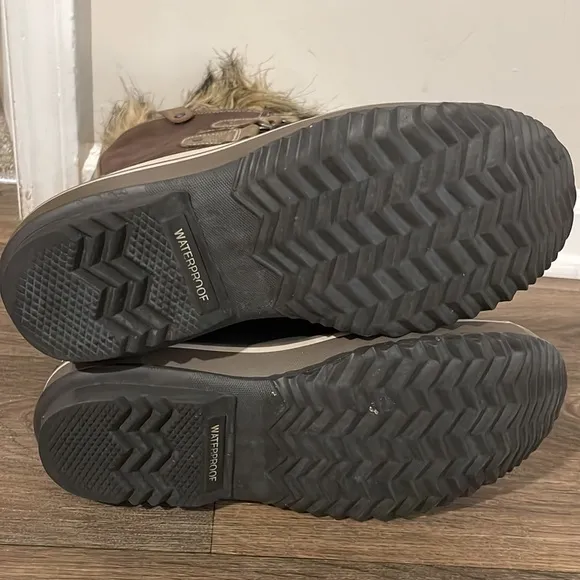 Sorel Joan of Arctic Women's Waterproof Boots 10. Suede and rubber.