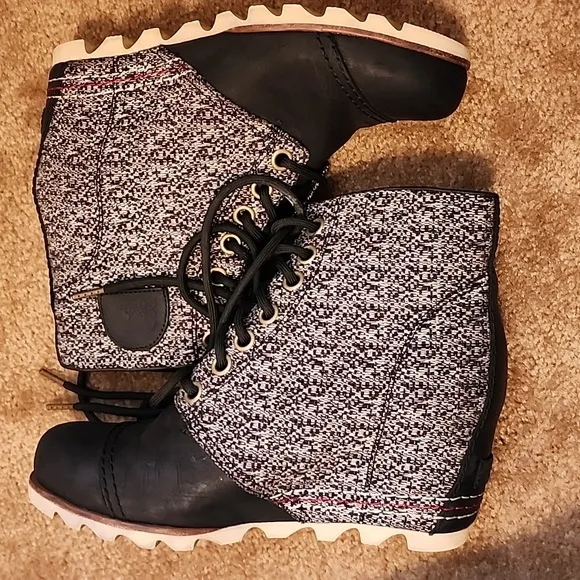 Sorel Joan of Artic Wedge III Lexie Tweet Black and Gray Waterproof  Boots
